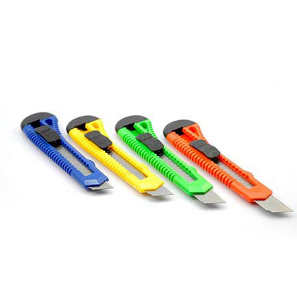 Cutter Celica Plástico Grande 17 Cm/navaja 18mm